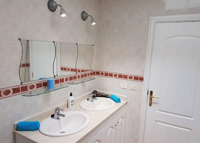 Roque Del Conde With Fantastic Sea View, Terrace, Pool, Wifi, Sat-tv, Garage Feriehus Costa Adeje (Tenerife)